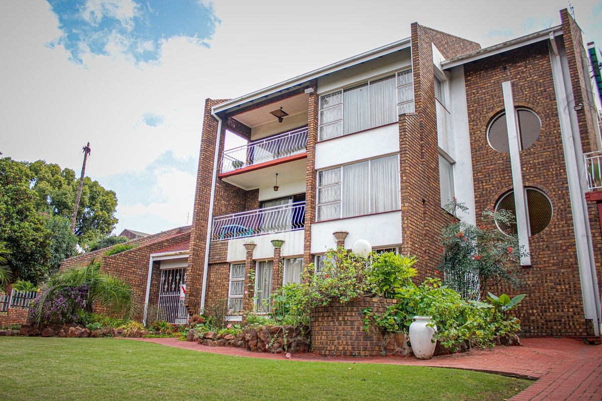 Spacious Hillside Retreat - Modernize or Enjoy as Is - Photo 3