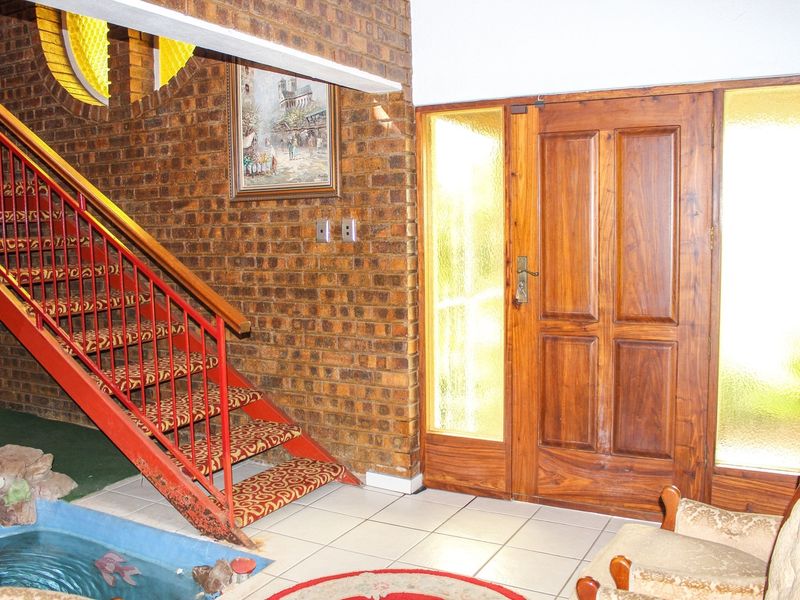 Spacious Hillside Retreat - Modernize or Enjoy as Is - Photo 8