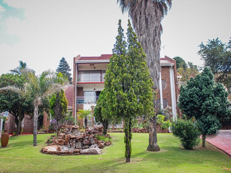 Spacious Hillside Retreat - Modernize or Enjoy as Is - Photo 7