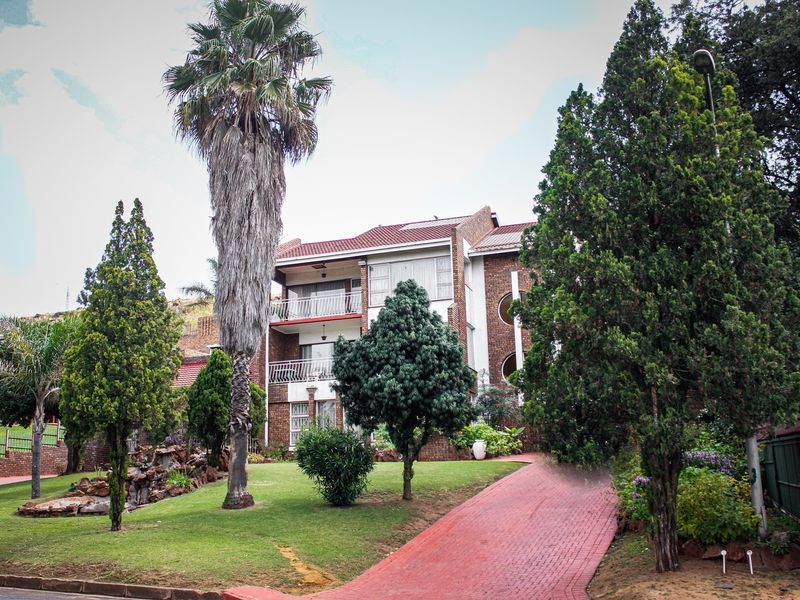 Spacious Hillside Retreat - Modernize or Enjoy as Is - Photo 6