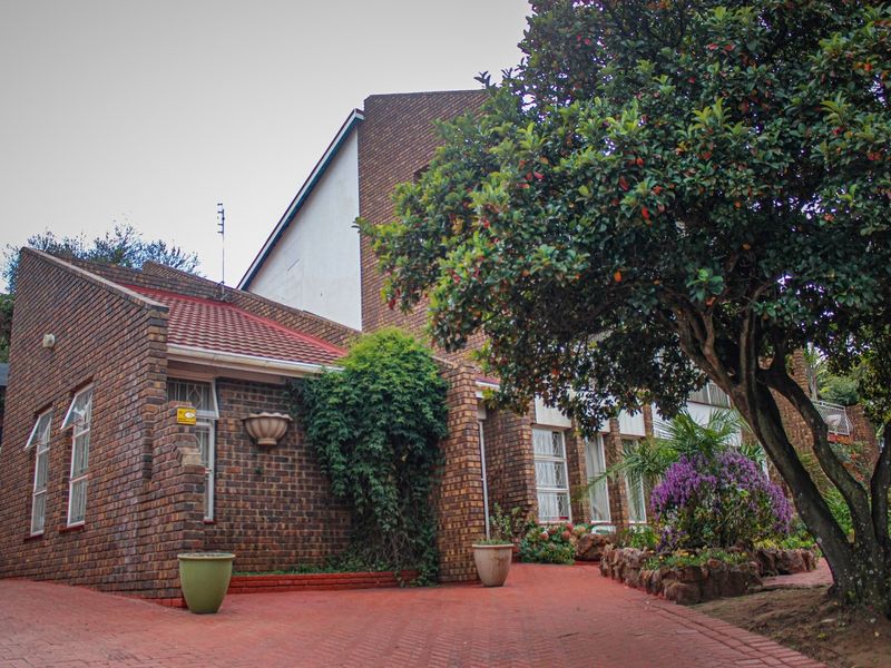 Spacious Hillside Retreat - Modernize or Enjoy as Is - Photo 4