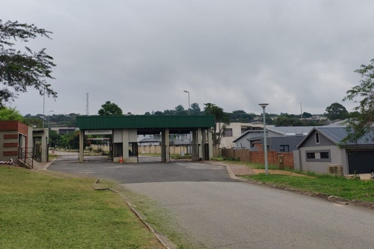 Your Dream Property with Breathtaking Views Awaits - 1211 m2 Vacant Stand in Drumrock Estate - Photo 2