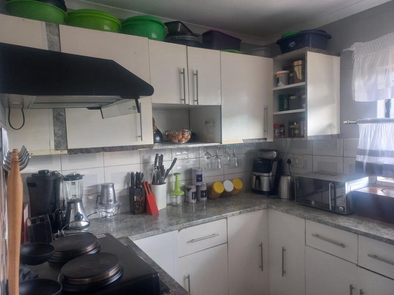 Family House - Photo 9