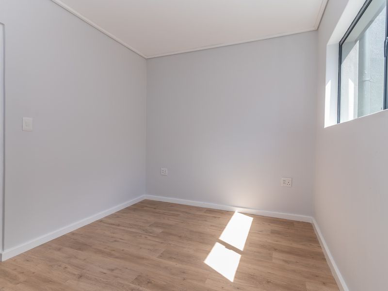 Modern 1-Bed Dream Home in Muizenberg Awaits - Photo 9