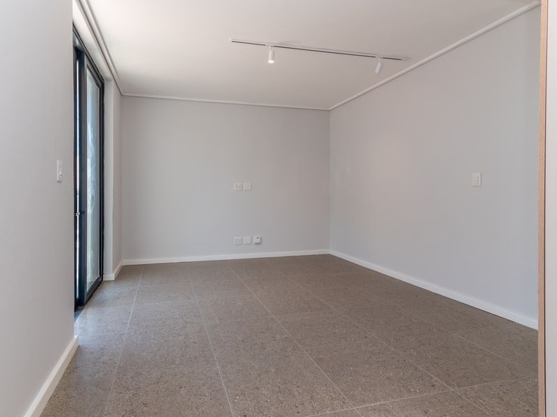 Modern 1-Bed Dream Home in Muizenberg Awaits - Photo 7