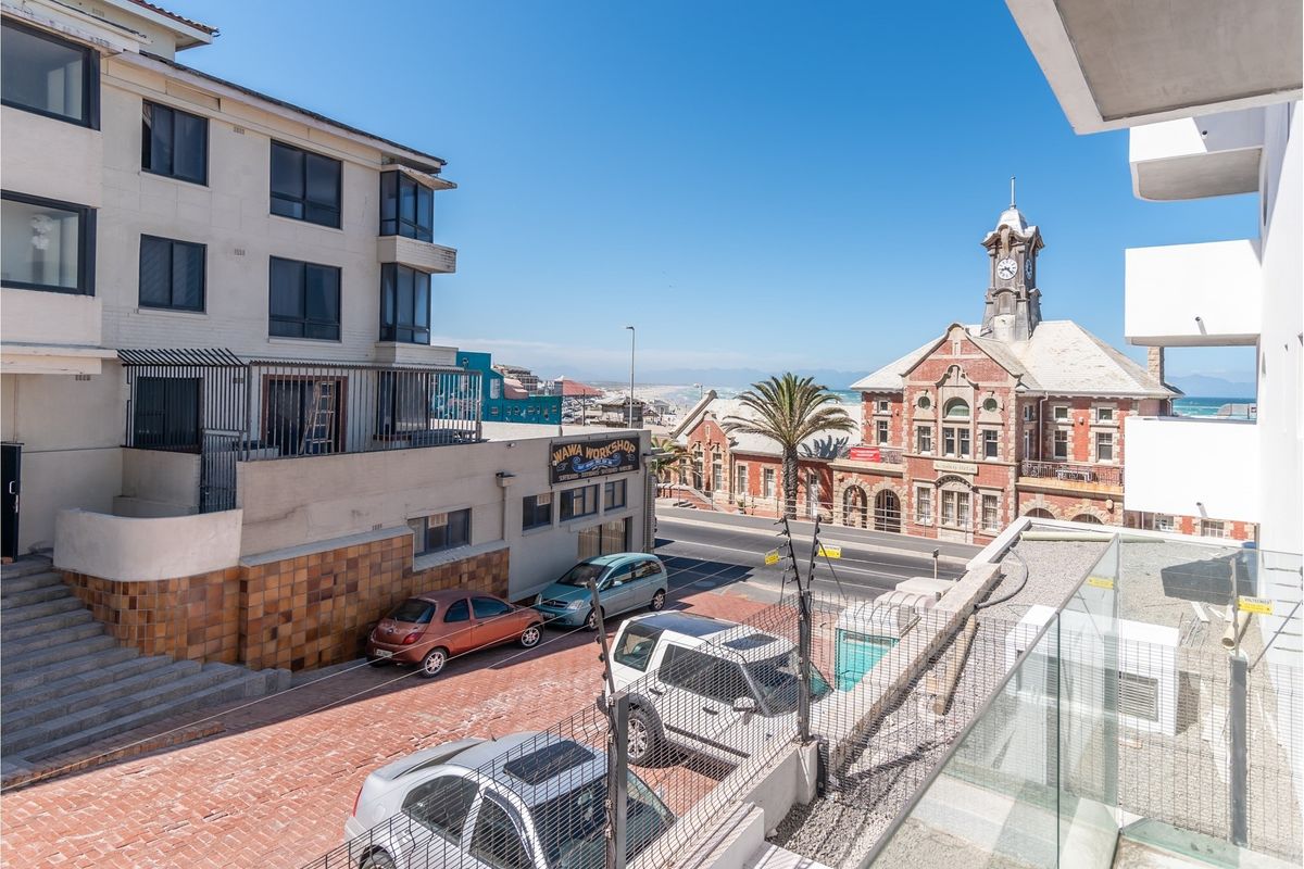 Modern 1-Bed Dream Home in Muizenberg Awaits - Photo 2