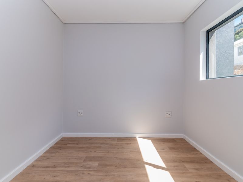 Modern 1-Bed Dream Home in Muizenberg Awaits - Photo 10