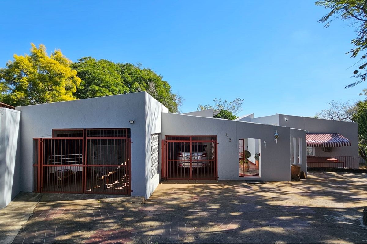 "Luxurious 3-Bed Home with Flat and Pool - Photo 2