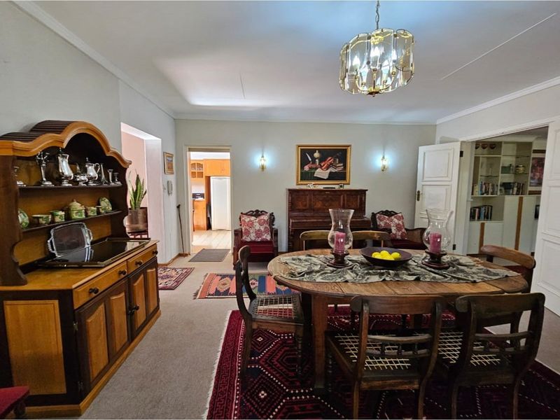 "Luxurious 3-Bed Home with Flat and Pool - Photo 4