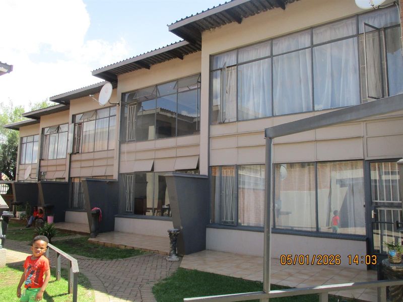 Block of Flats for Sale-Kempton Park/ PRICE REDUCED - Photo 1