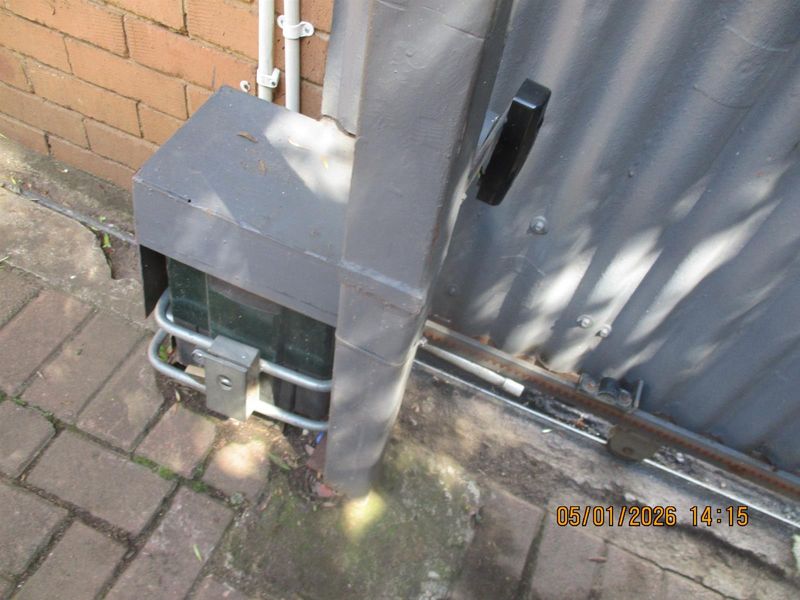 Block of Flats for Sale-Kempton Park/ PRICE REDUCED - Photo 5
