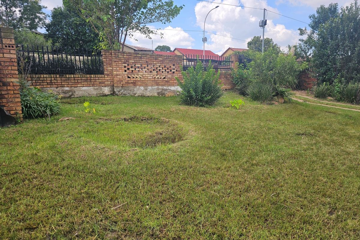 Great 3-Bedroom Home, Double Carport with potential - Ideal investment opportunity - Photo 5