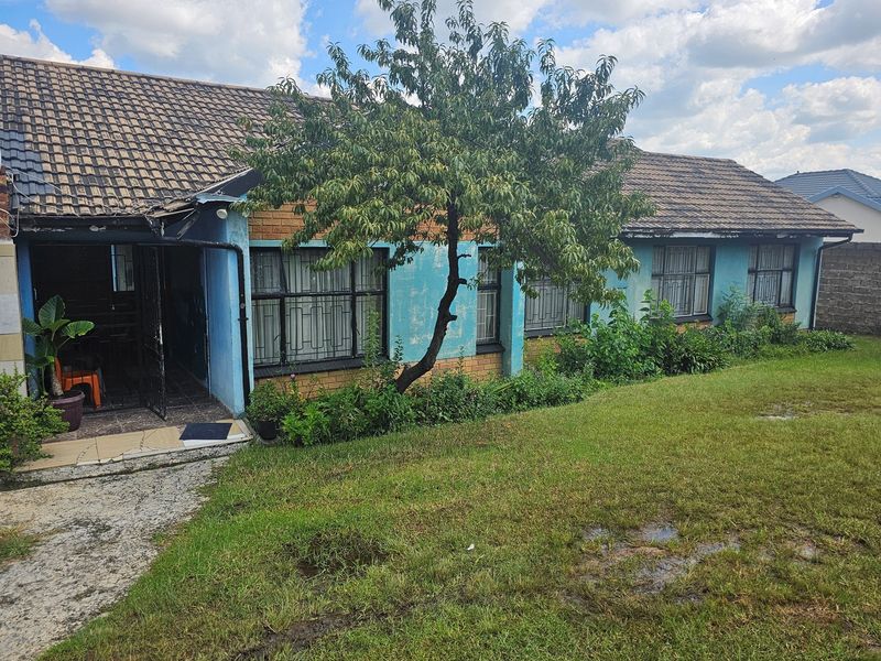 Great 3-Bedroom Home, Double Carport with potential - Ideal investment opportunity - Photo 2