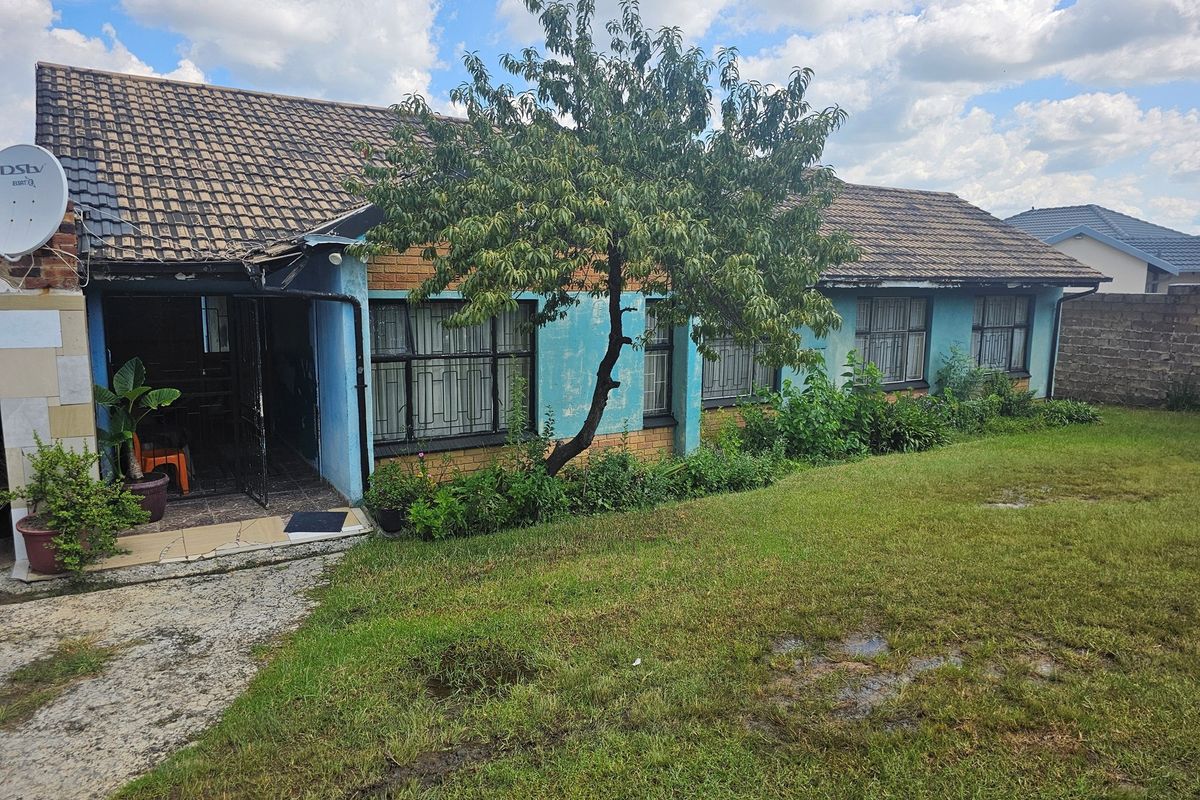 Great 3-Bedroom Home, Double Carport with potential - Ideal investment opportunity - Photo 2