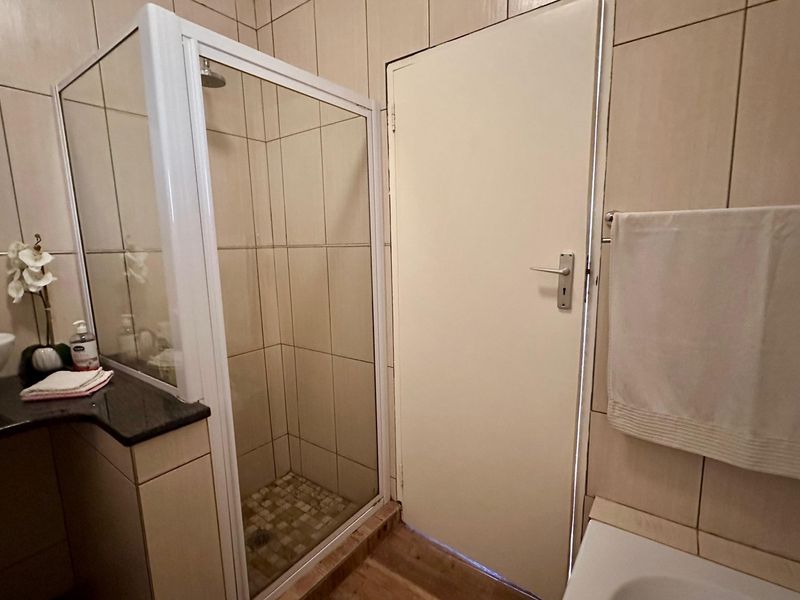 Luxury Investment Haven - Boutique Guesthouse and Townhouses in Hutten Heights. - Photo 10