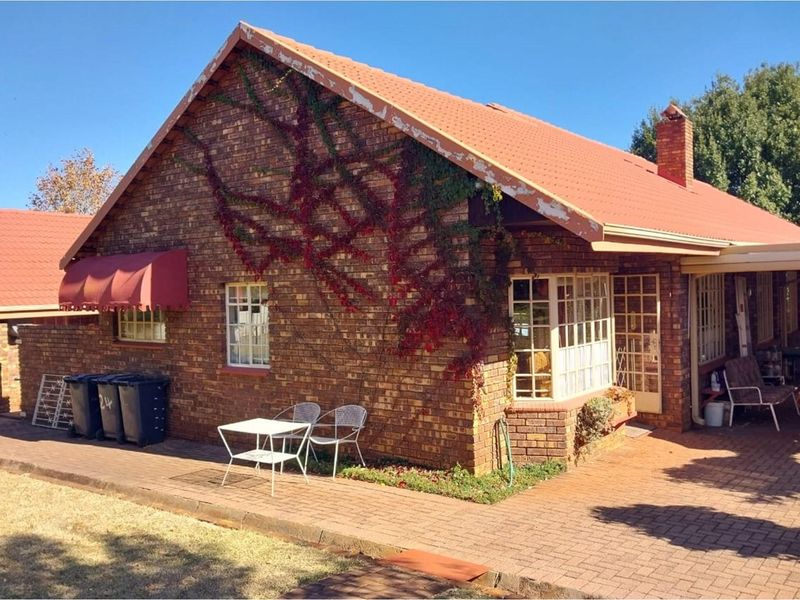 Small Holding for sale in Die Hoewes. - Photo 4