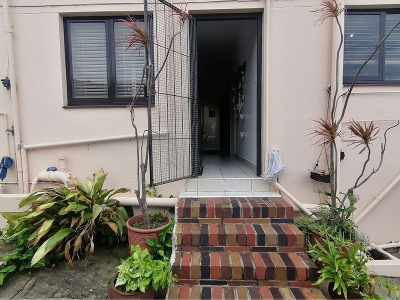 Uvongo. Dream Townhouse  With Direct Access To The Beach - Photo 5