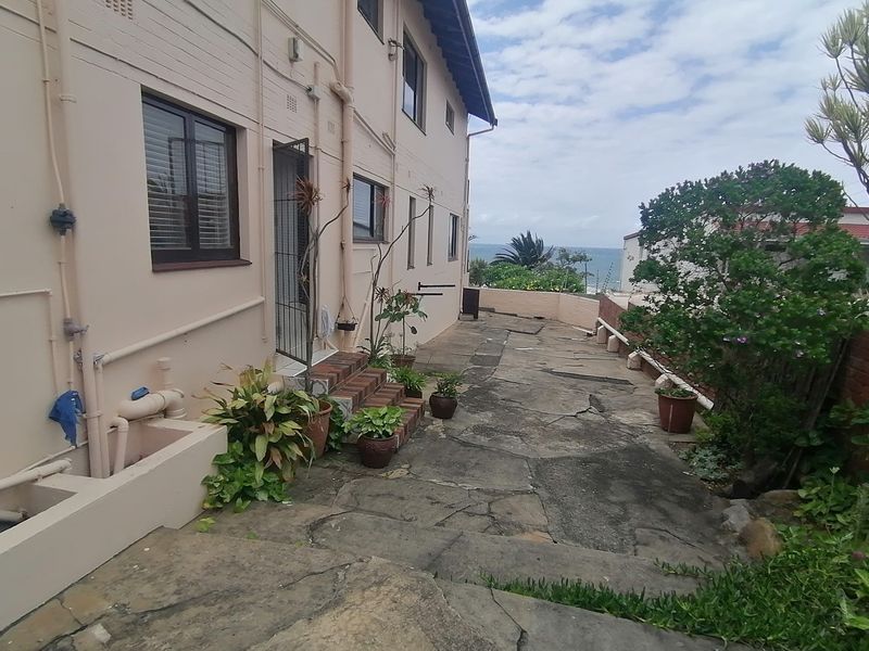 Uvongo. Dream Townhouse  With Direct Access To The Beach - Photo 3