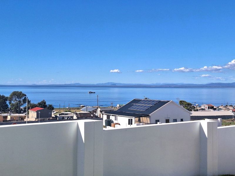 Seaside Comfort Meets Sustainability In St Helena Bay - Photo 9