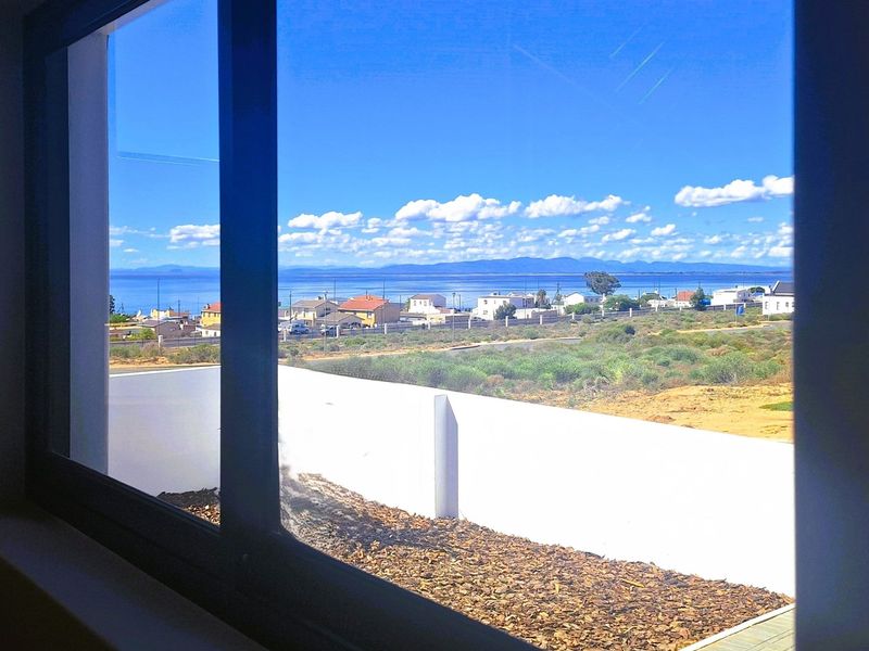 Seaside Comfort Meets Sustainability In St Helena Bay - Photo 4