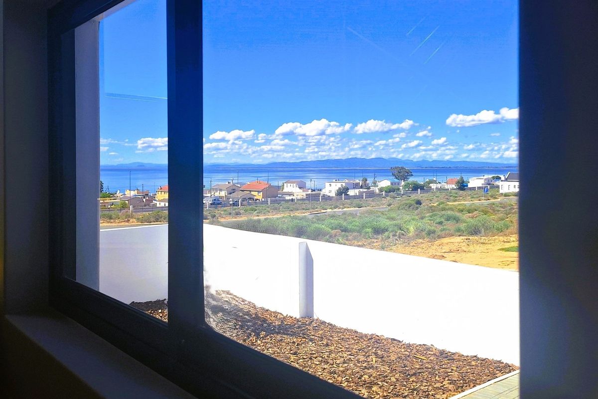 Seaside Comfort Meets Sustainability In St Helena Bay - Photo 4