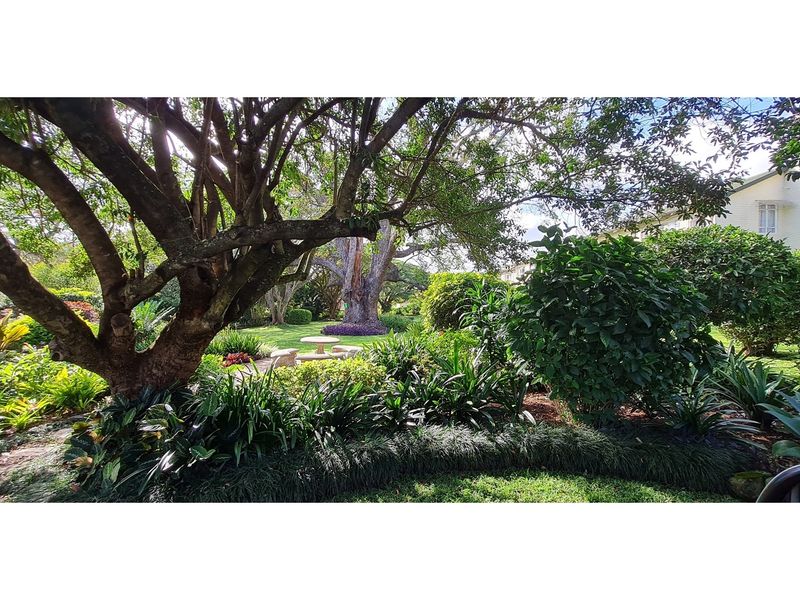 "Elegant 4-Bed Home in Central White River" - Photo 2