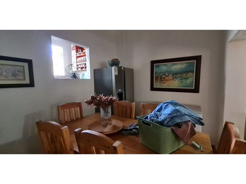 "Elegant 4-Bed Home in Central White River" - Photo 5