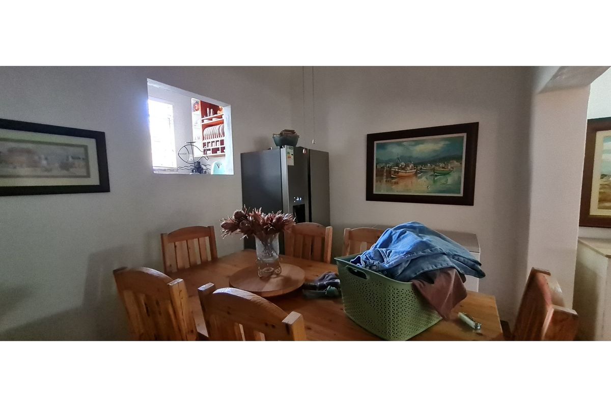 "Elegant 4-Bed Home in Central White River" - Photo 5