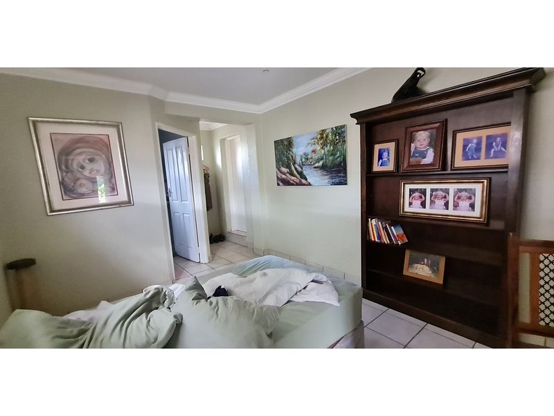 "Elegant 4-Bed Home in Central White River" - Photo 7