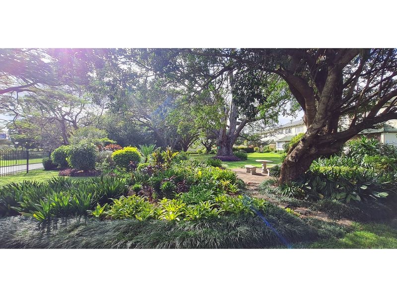 "Elegant 4-Bed Home in Central White River" - Photo 3