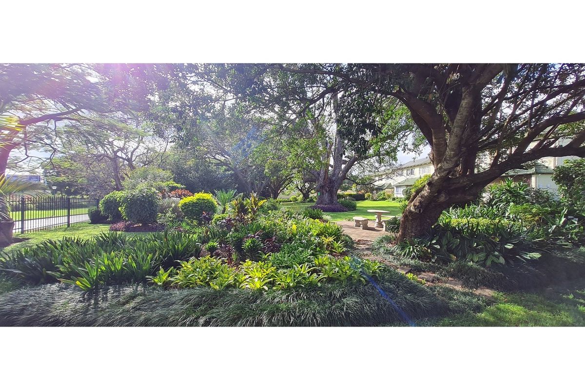 "Elegant 4-Bed Home in Central White River" - Photo 3