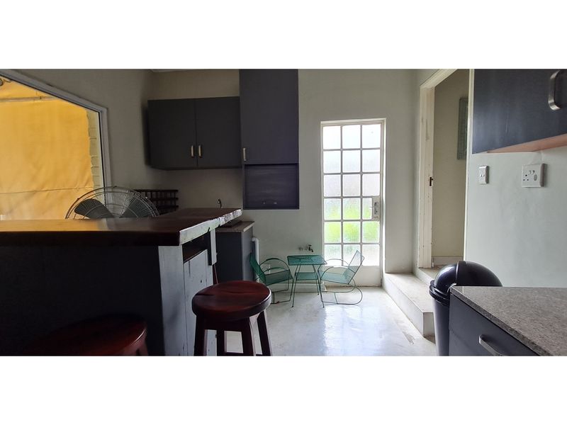 "Elegant 4-Bed Home in Central White River" - Photo 6