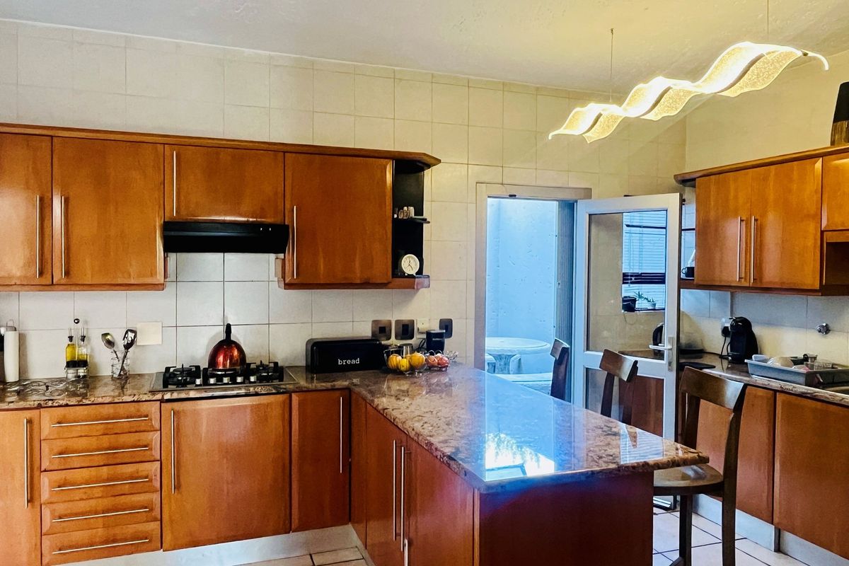 4 Bedroom Home in Woodmead For Sale - Photo 2