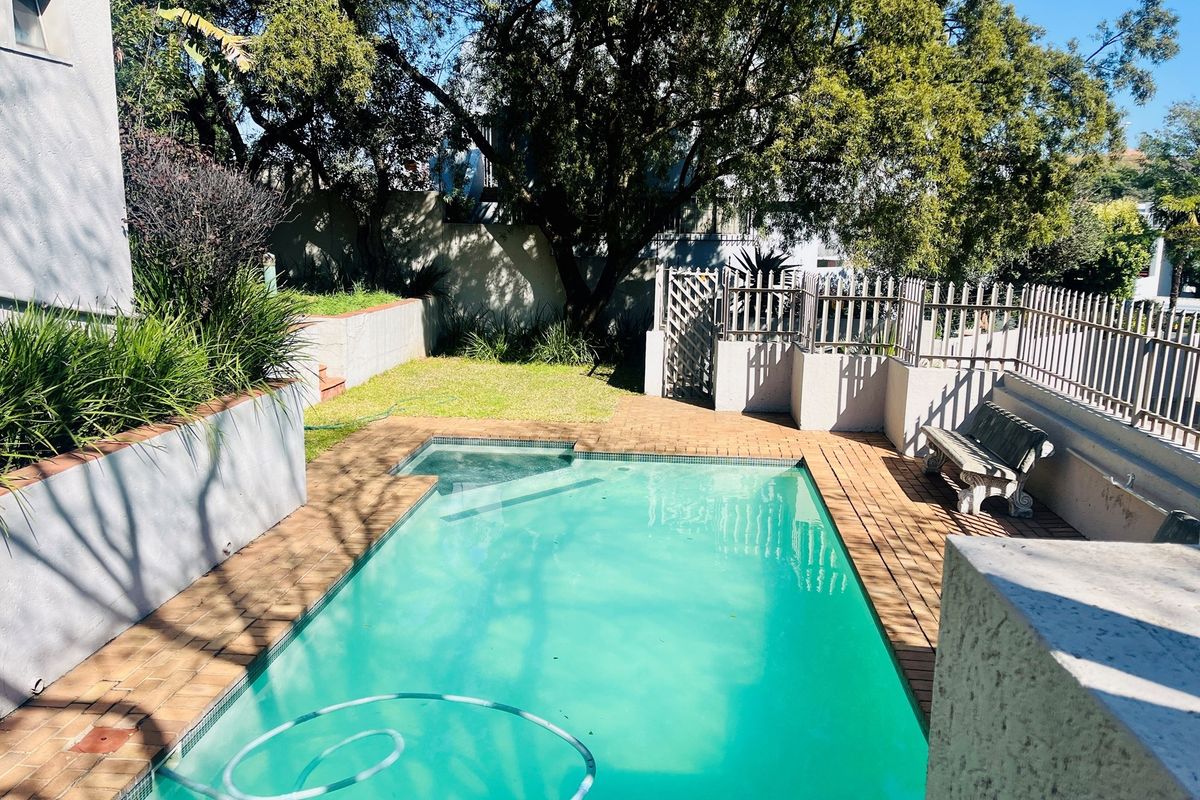 4 Bedroom Home in Woodmead For Sale - Photo 4