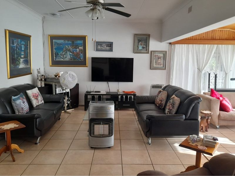 "Sustainable Living in Charming Flimieda Oasis" - Photo 8