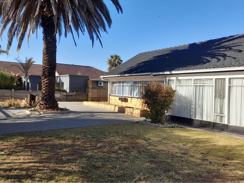 "Sustainable Living in Charming Flimieda Oasis" - Photo 3