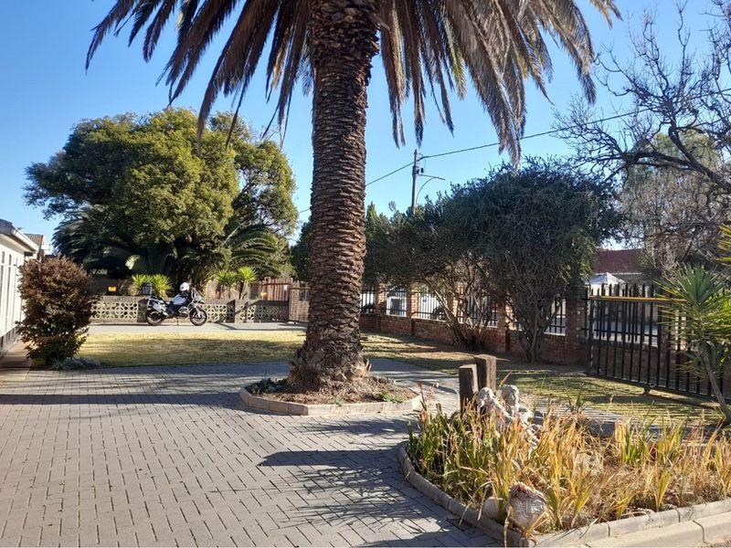 "Sustainable Living in Charming Flimieda Oasis" - Photo 2