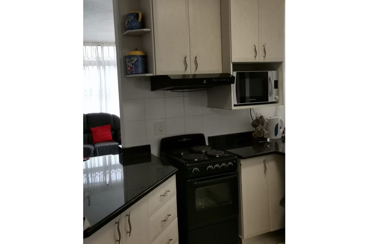 Luxury Living by the Lagoon - Your Seaside Sanctuary Awaits! - Photo 5