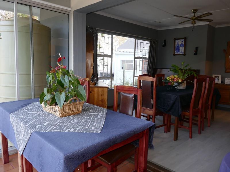 Versatile Home Centrally Positioned: Serene Living Space with Business Rental - Photo 2