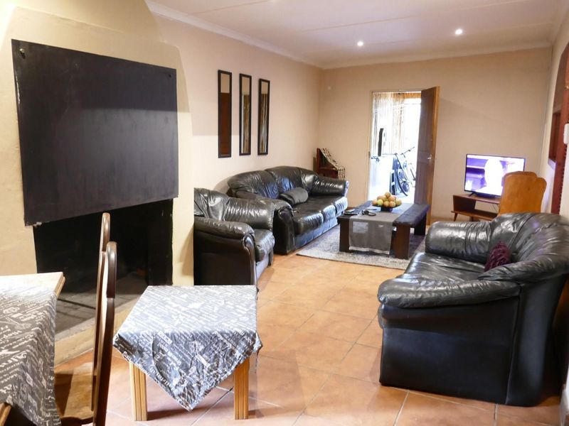 Versatile Home Centrally Positioned: Serene Living Space with Business Rental - Photo 9