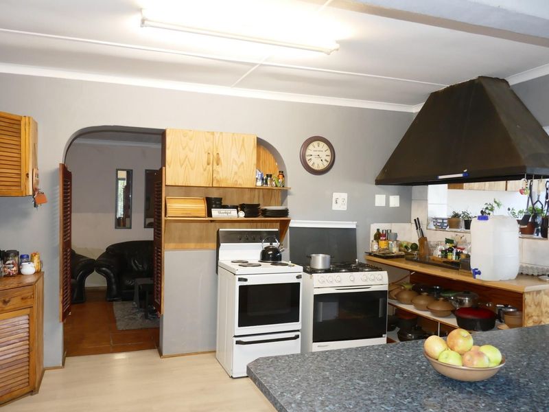 Versatile Home Centrally Positioned: Serene Living Space with Business Rental - Photo 6