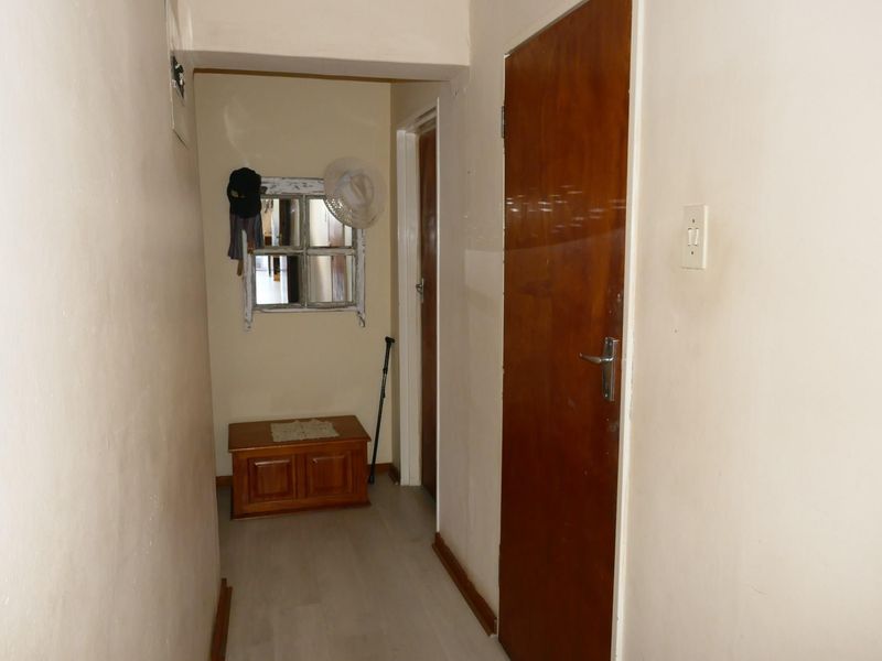 Versatile Home Centrally Positioned: Serene Living Space with Business Rental - Photo 10