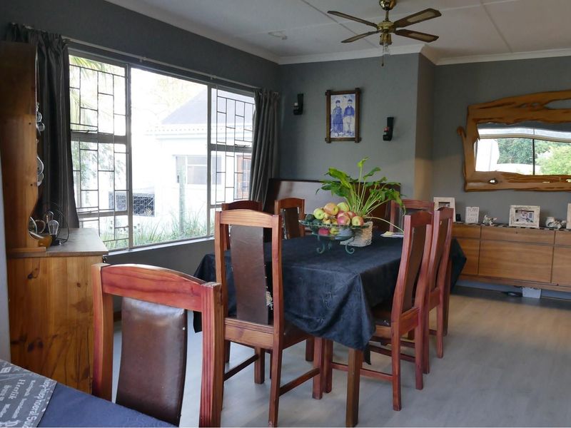 Versatile Home Centrally Positioned: Serene Living Space with Business Rental - Photo 3