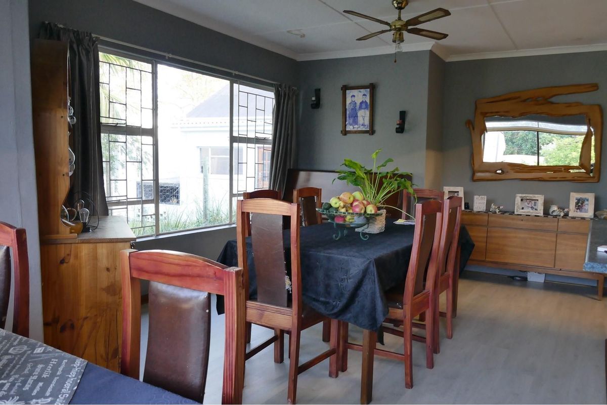 Versatile Home Centrally Positioned: Serene Living Space with Business Rental - Photo 3