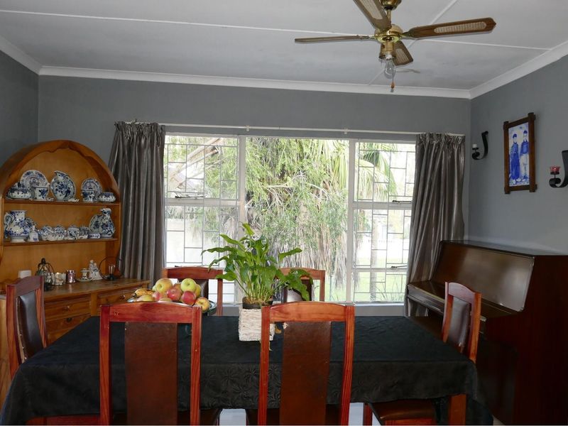 Versatile Home Centrally Positioned: Serene Living Space with Business Rental - Photo 4