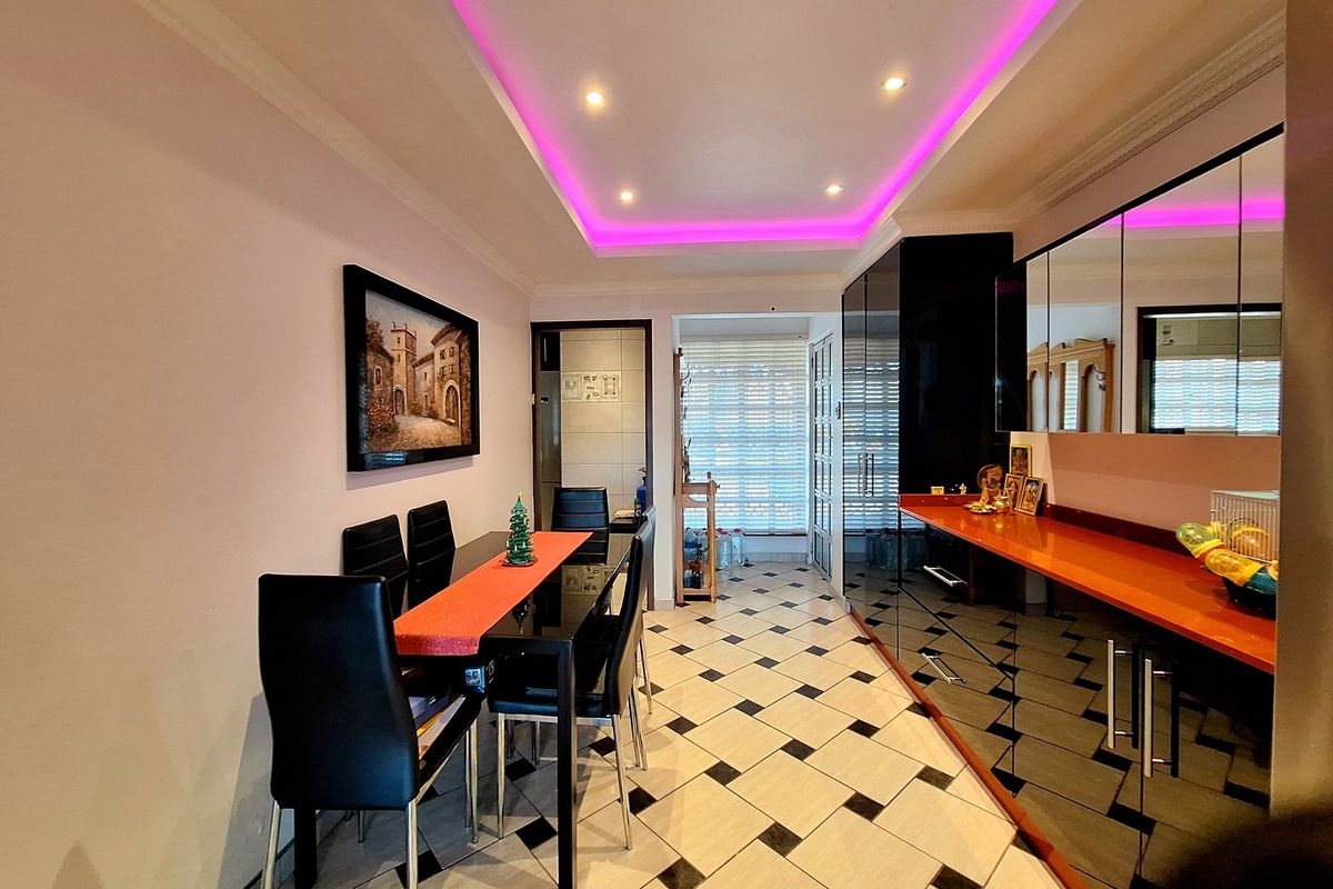 Modern renovated 2 Bedroom Simplex - Photo 3