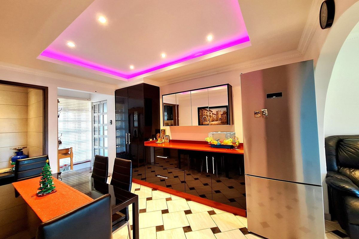 Modern renovated 2 Bedroom Simplex - Photo 5