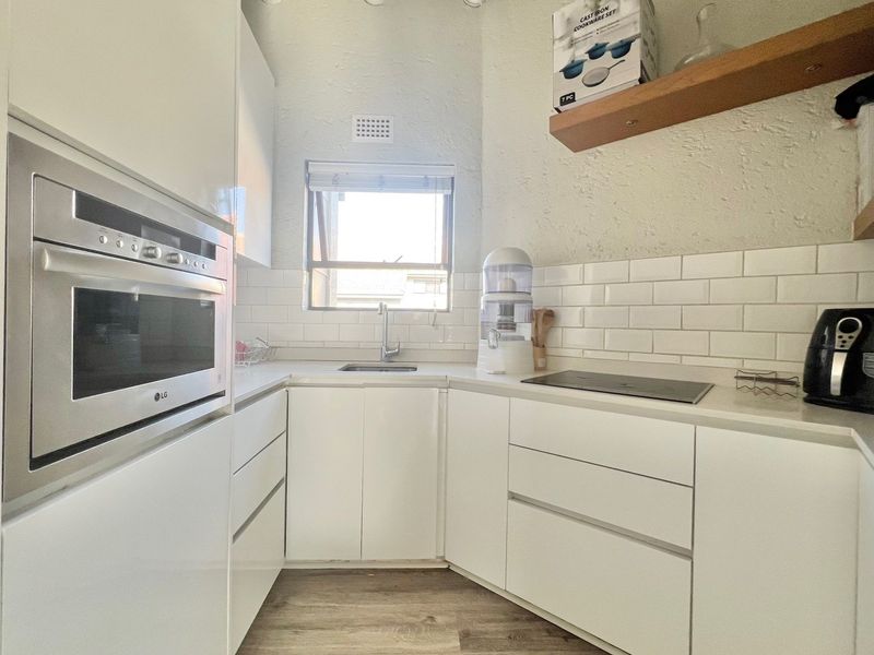 Magnificently Renovated 2 Bedroom Loft Apartment - Photo 7