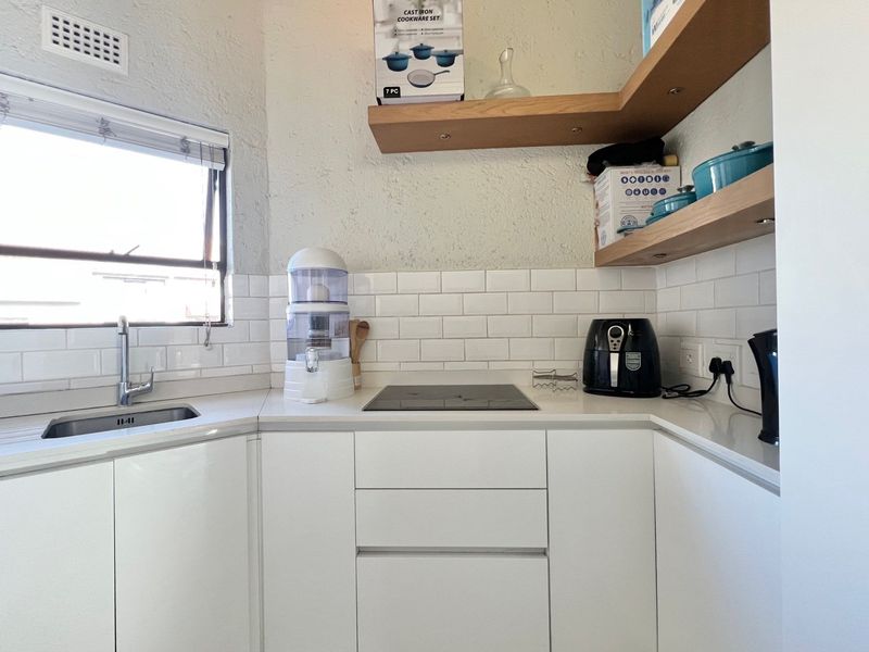 Magnificently Renovated 2 Bedroom Loft Apartment - Photo 6