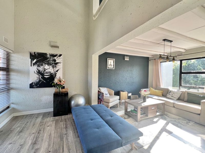 Magnificently Renovated 2 Bedroom Loft Apartment - Photo 5